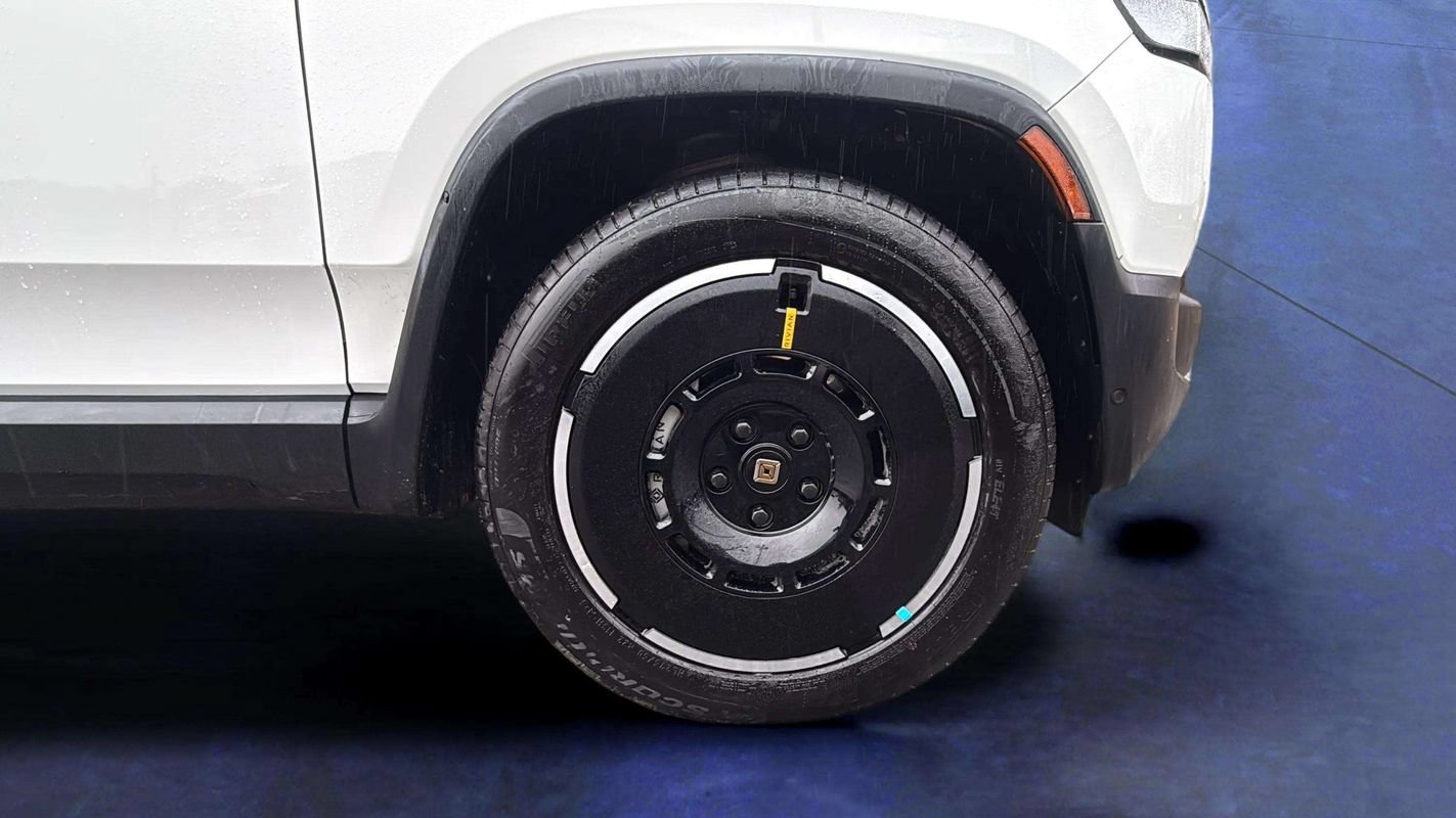 Used 2023 Rivian R1S Adventure Dual AWD/4WD image 27