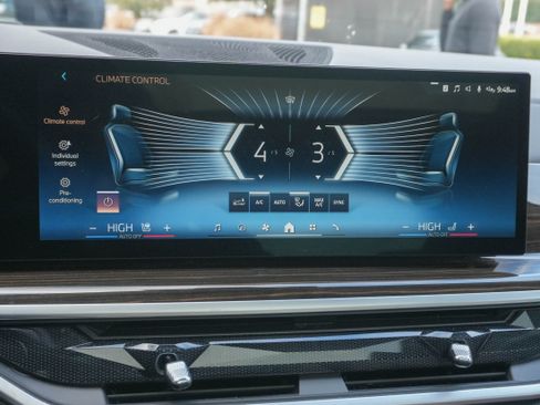 Certified 2024 BMW X7 xDrive40i w/ Climate Comfort Package image 22