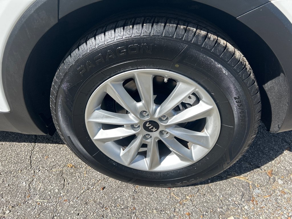 Used 2019 Kia Sorento AWD V6 image 24