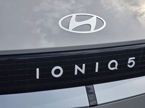 New 2025 Hyundai Ioniq 5 SE AWD/4WD image 13