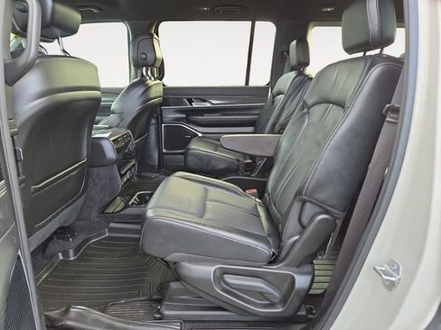 Used 2022 Jeep Wagoneer Series III w/ Flexible Seating Group image 12