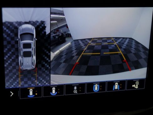 Used 2021 Chevrolet Traverse Premier w/ Redline Edition image 11