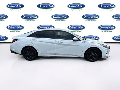 Used 2022 Hyundai Elantra SEL FWD image 8