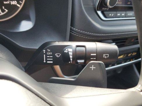 Used 2025 Nissan Rogue SV FWD image 28