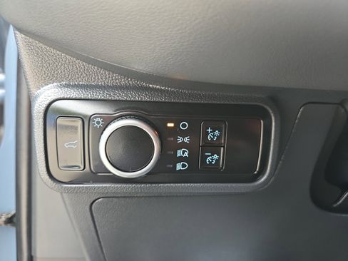 Used 2025 Ford Explorer Active image 27