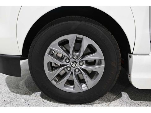 Used 2022 Toyota Sienna LE AWD/4WD image 12