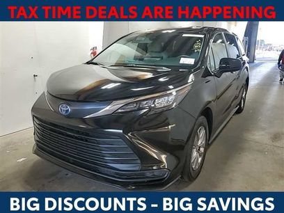 Used 2025 Toyota Sienna LE