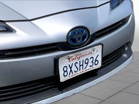 Used 2022 Toyota Prius Limited FWD image 29