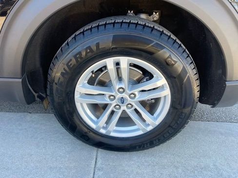 Used 2023 Ford Explorer XLT image 14