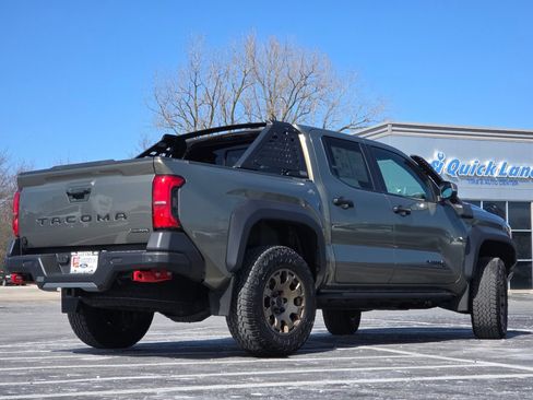 Used 2024 Toyota Tacoma Trailhunter image 25