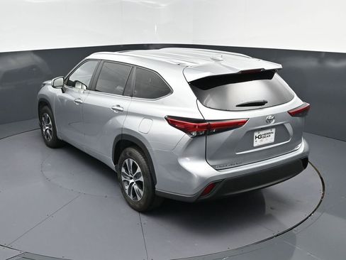Used 2023 Toyota Highlander XLE image 36