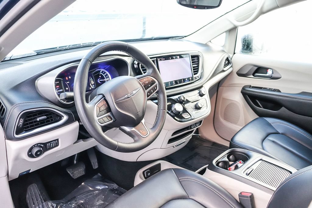 Used 2024 Chrysler Pacifica Limited FWD image 23