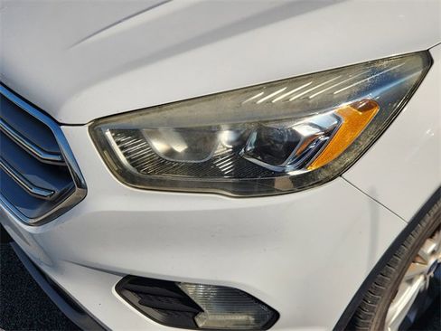 Used 2017 Ford Escape SE w/ SE Leather Comfort Package image 6