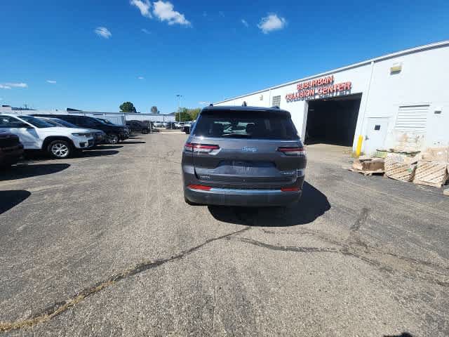 Used 2023 Jeep Grand Cherokee L Limited AWD/4WD image 17