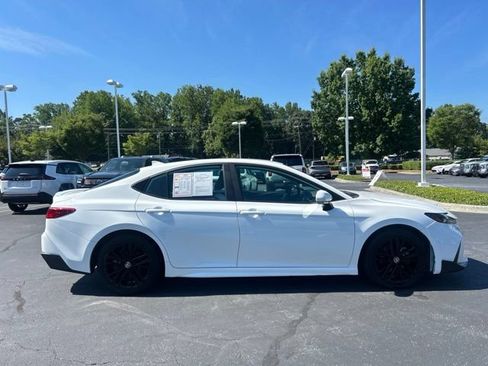 Used 2025 Toyota Camry SE FWD image 5