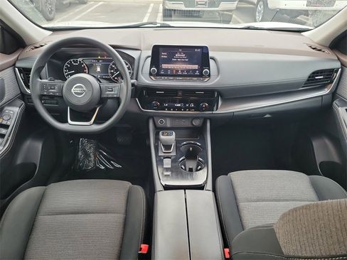 Certified 2021 Nissan Rogue SV image 9