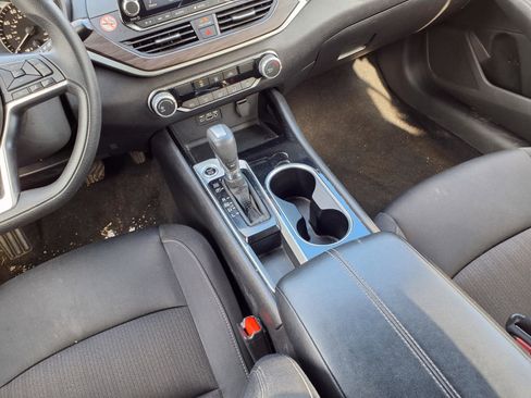 Used 2024 Nissan Altima 2.5 SV image 9