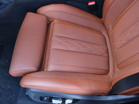 New 2026 BMW X7 M60i image 14