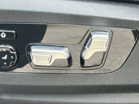 Used 2025 BMW X7 xDrive40i AWD/4WD image 16