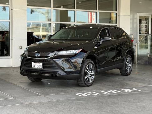 Certified 2021 Toyota Venza LE AWD/4WD image 2