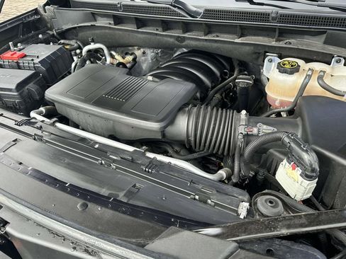 Used 2023 GMC Yukon SLT w/ SLT Premium Package image 10