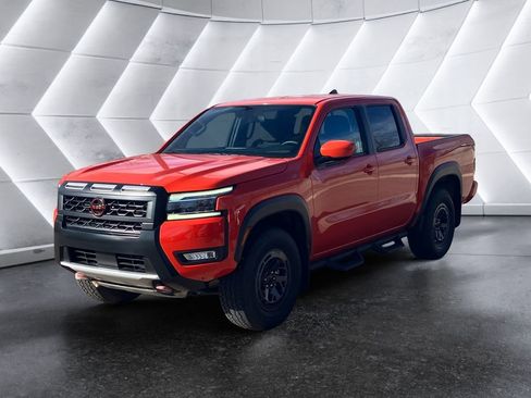 Used 2025 Nissan Frontier PRO-4X image 3