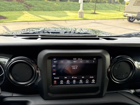 Used 2021 Jeep Wrangler Unlimited Sport AWD/4WD image 28