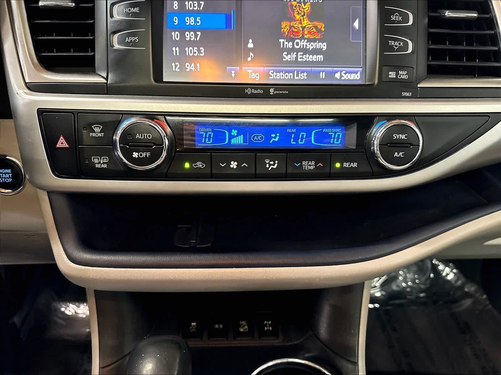 Used 2015 Toyota Highlander XLE AWD/4WD image 32