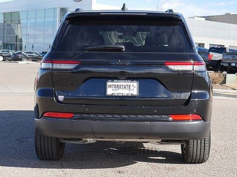 Used 2025 Jeep Grand Cherokee Altitude image 4