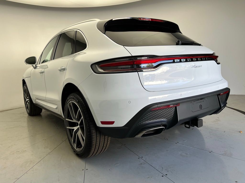 Certified 2026 Porsche Macan AWD/4WD image 3