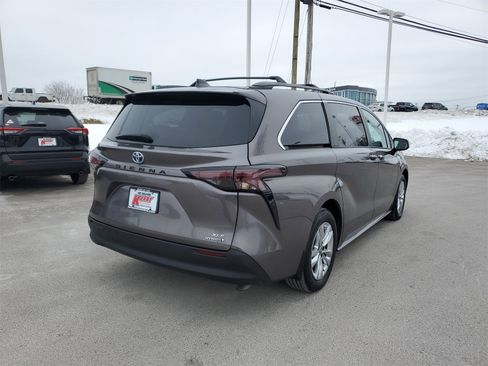 Certified 2023 Toyota Sienna XLE w/ XLE Plus Package image 4