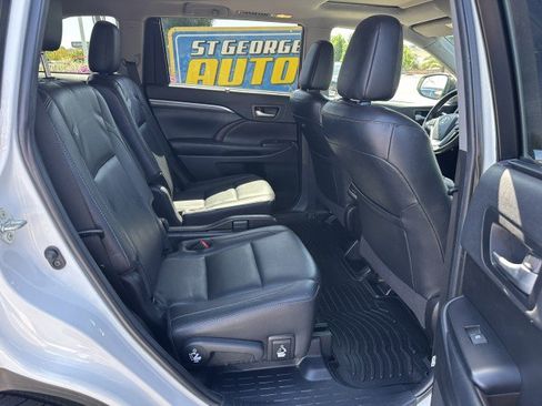 Used 2019 Toyota Highlander Limited w/ Carpet Mat Package (TMS) AWD/4WD image 20
