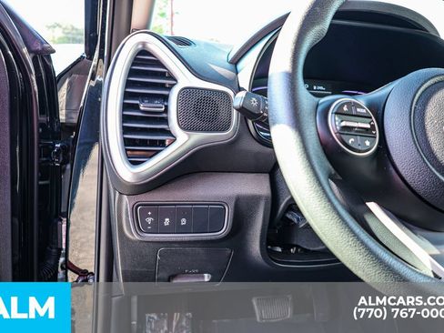 Used 2025 Kia Soul LX w/ LX Technology Package FWD image 25