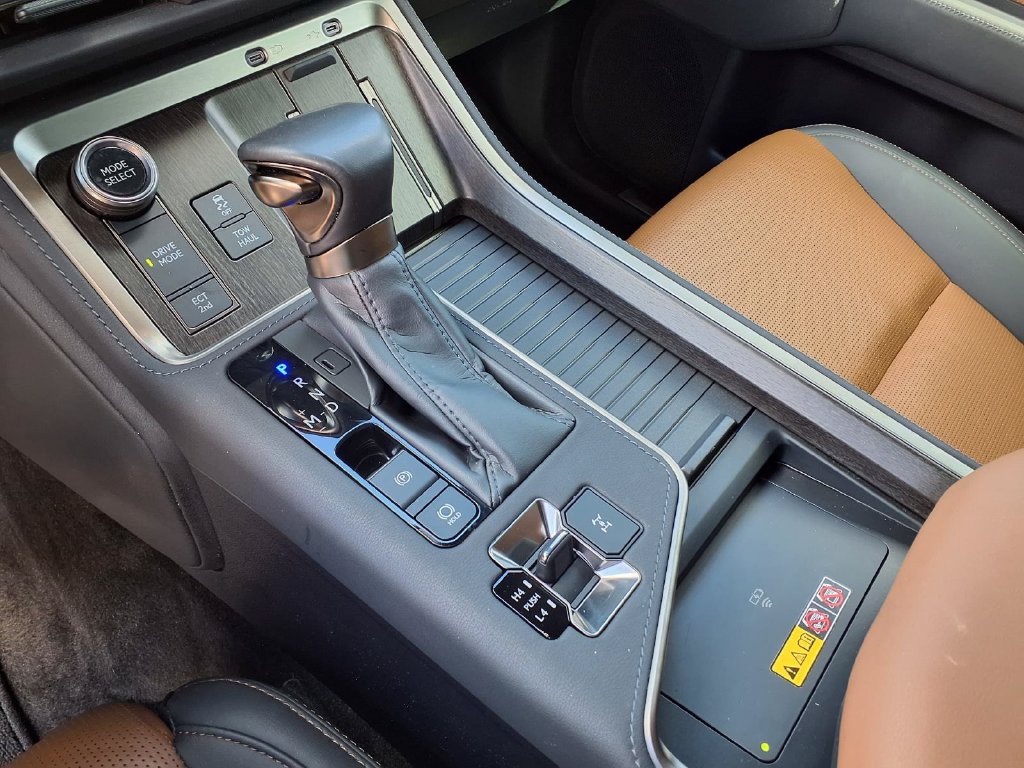 Used 2024 Lexus GX 550 w/ Cold Area Package AWD/4WD image 31