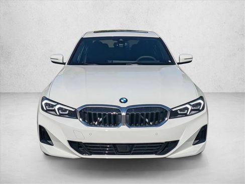 Used 2025 BMW 330i Sedan w/ Premium Package image 5