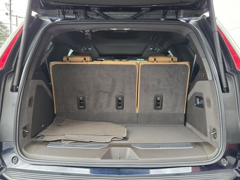 Used 2021 Cadillac Escalade Premium Luxury image 20