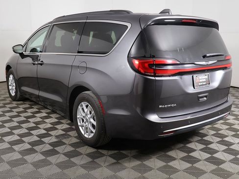 Used 2022 Chrysler Pacifica Touring-L image 10