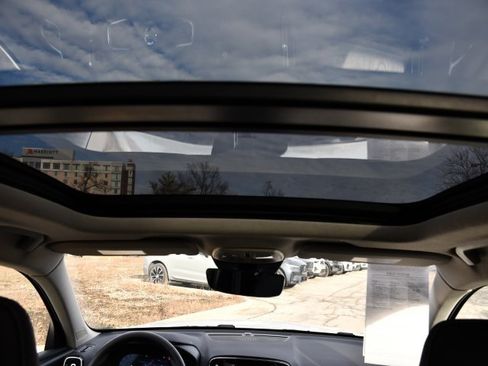 Certified 2025 Volvo XC40 B5 Plus image 23