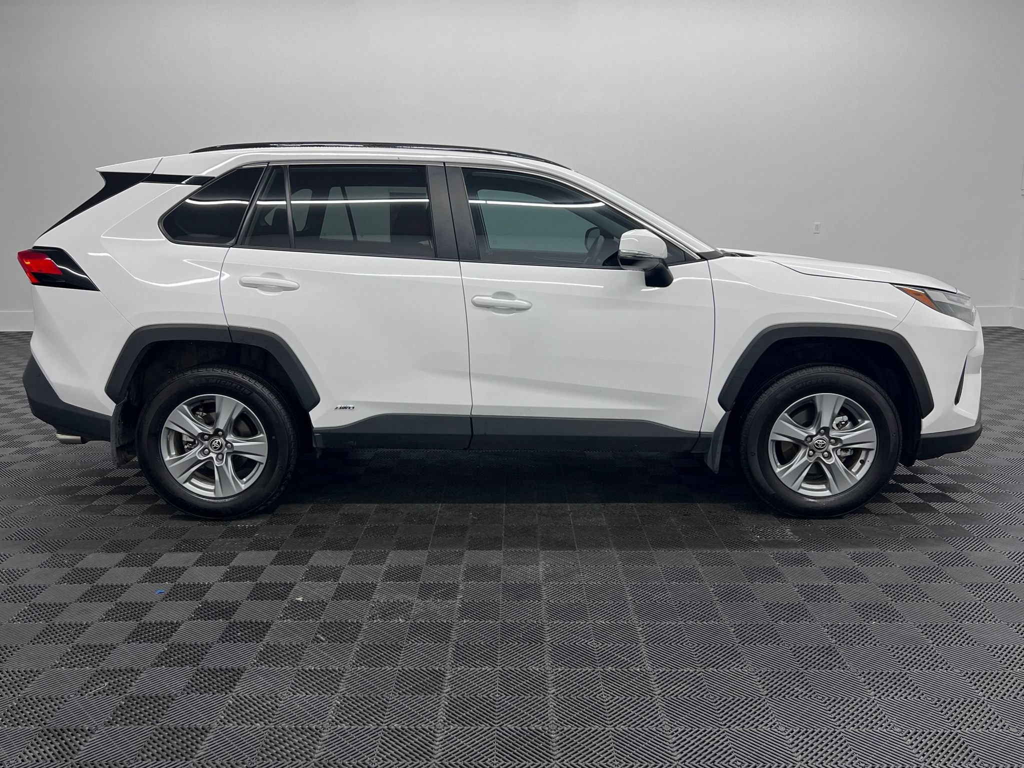 Used 2025 Toyota RAV4 XLE AWD/4WD image 8