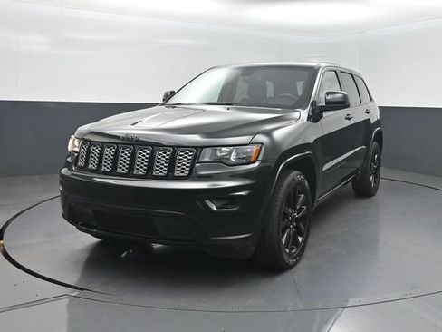Used 2019 Jeep Grand Cherokee Altitude RWD image 2