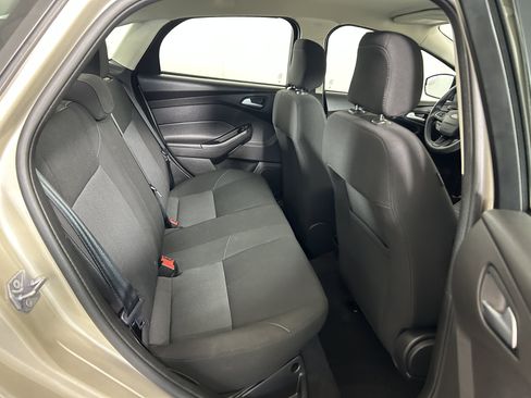 Used 2018 Ford Focus SE FWD image 23