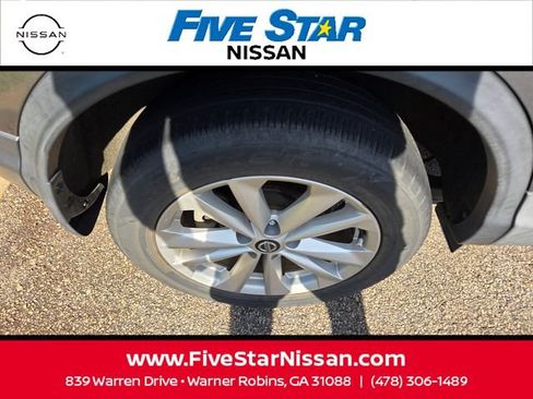 Used 2019 Nissan Rogue Sport SV w/ Technology Package FWD image 12