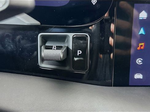 New 2025 Porsche Taycan 4S AWD/4WD image 18