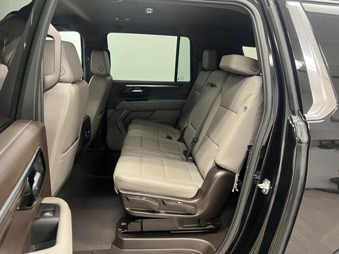 Used 2025 Chevrolet Suburban LT AWD/4WD image 28