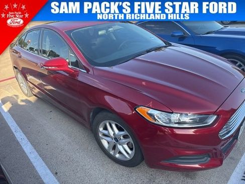 Used 2016 Ford Fusion SE FWD image 3