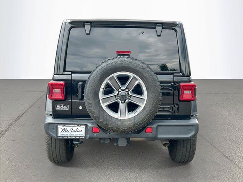 Used 2018 Jeep Wrangler Unlimited Sahara AWD/4WD image 5