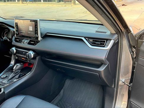 Used 2022 Toyota RAV4 TRD Off-Road image 33