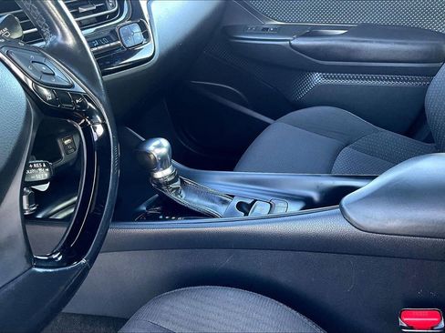 Used 2018 Toyota C-HR XLE image 29