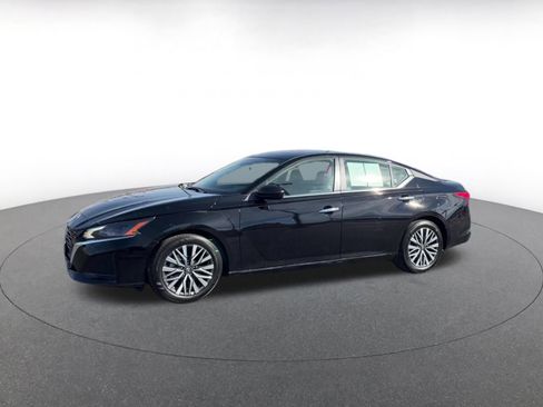 Used 2025 Nissan Altima 2.5 SV image 8