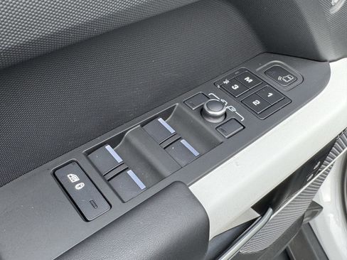 Used 2023 Land Rover Defender 110 X-Dynamic SE image 24